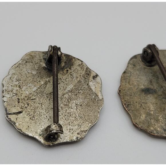 Vintage Du Barry Pattern Sewing Merit Metal Pin Back - Lot of 2 - Picture 5 of 7